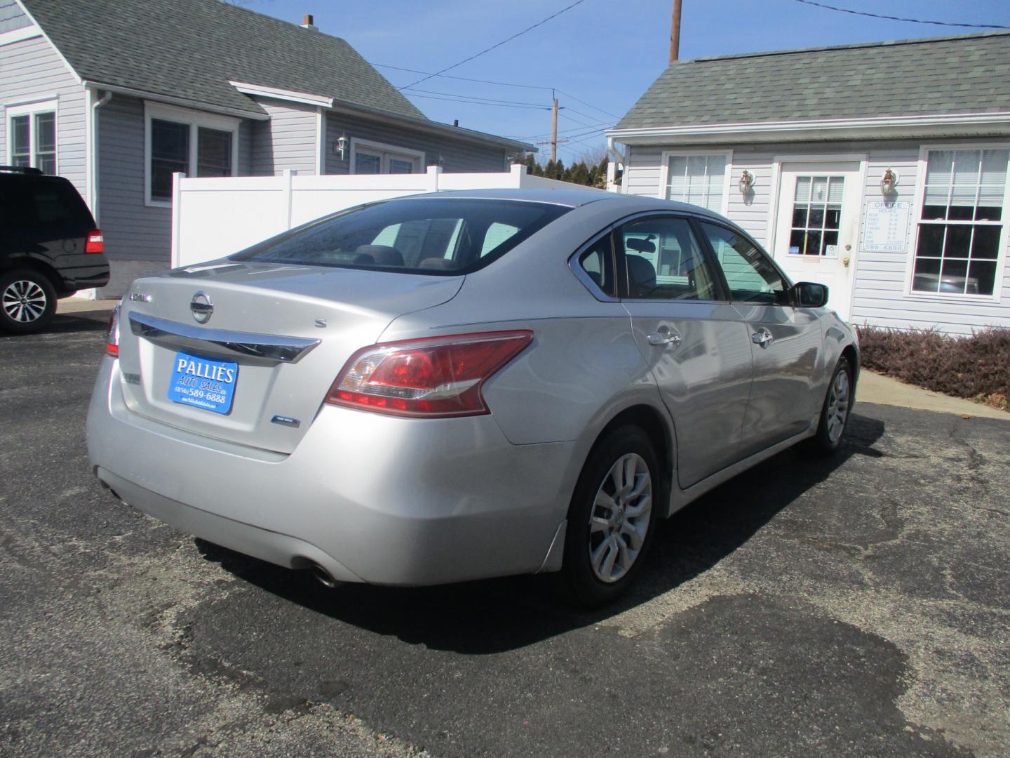 2013 SILVER Nissan Altima (1N4AL3AP6DC) with an 2.5L L4 DOHC 16V engine, AUTOMATIC transmission, located at 540a Delsea Drive, Sewell, NJ, 08080, (856) 589-6888, 39.752560, -75.111206 - Photo#5